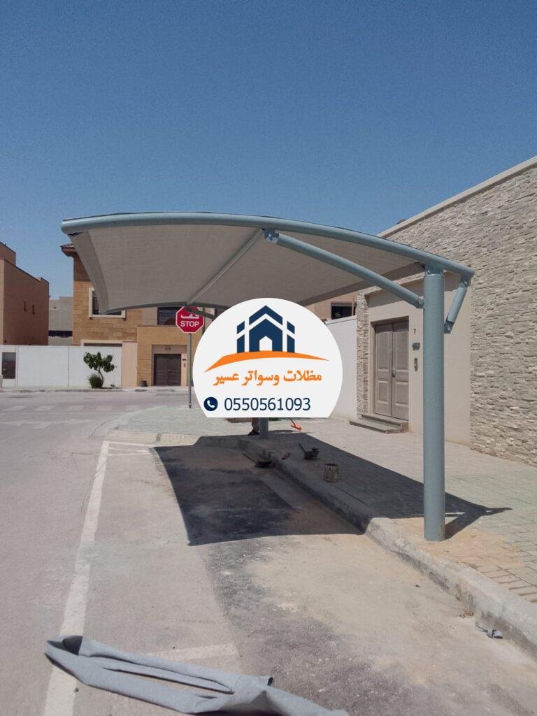 مظلات سيارات معدنية بتصميم قوي لتحمل العوامل الجوية في أبها.
